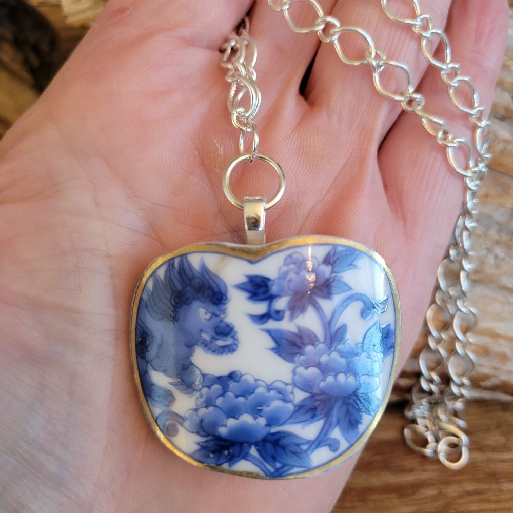 Vintage Kozan Gama Japan Imari Broken China Pendant Necklace